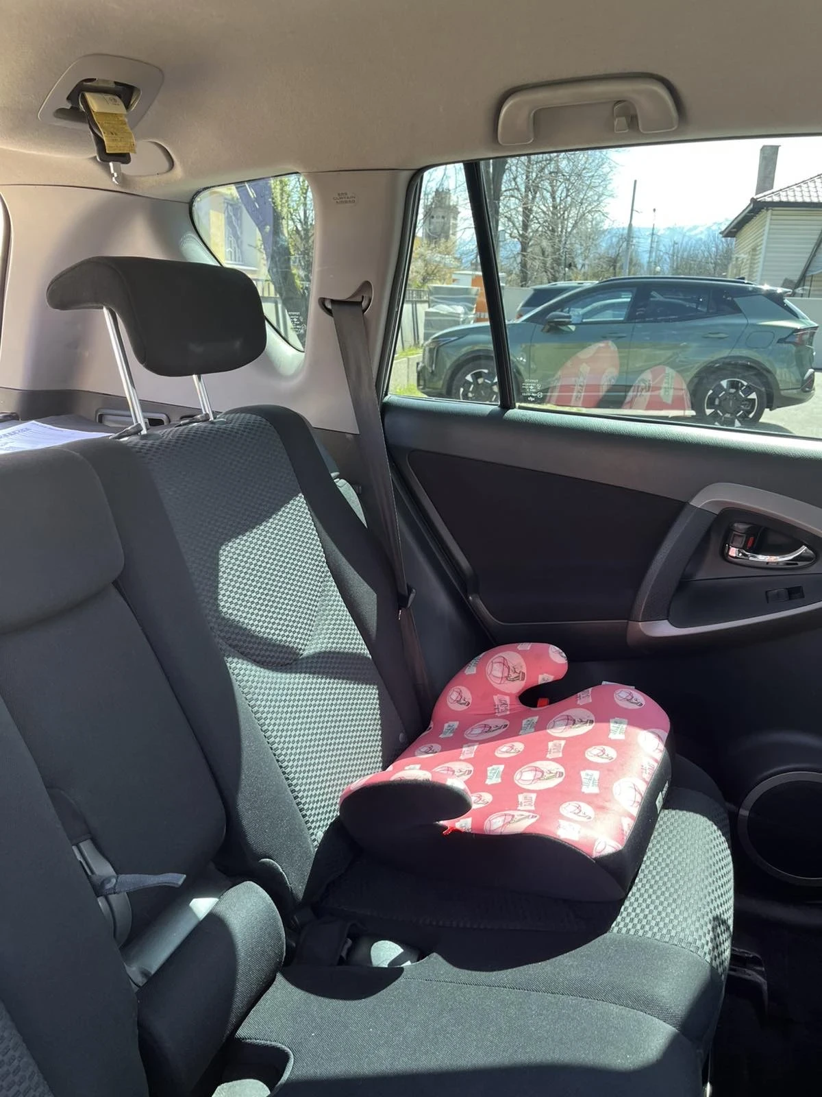 Toyota Rav4 2.2 D4D, снимка 9 - Автомобили и джипове - 54175247