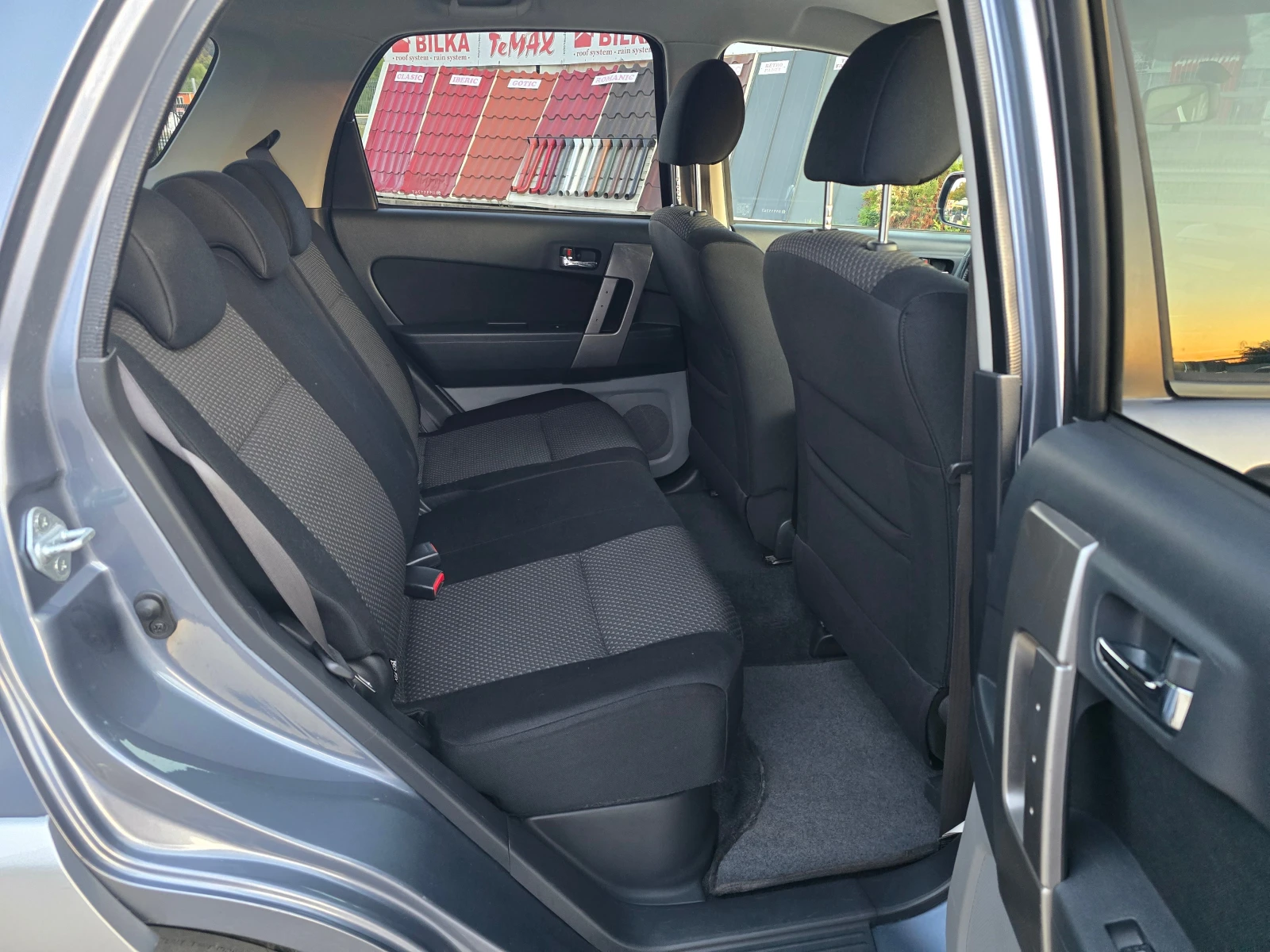 Daihatsu Terios 1.5i/4WD/148500!KM, снимка 10 - Автомобили и джипове - 55419017