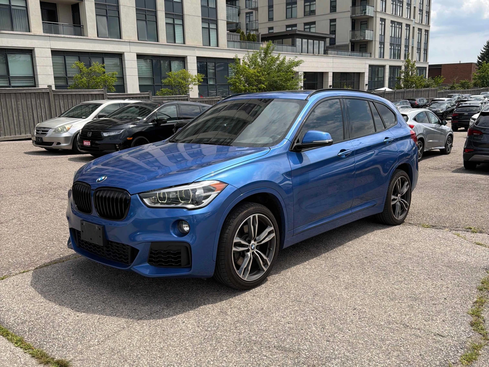 BMW X1 xDrive28i / М Пакет / 360 / HUD / Harman Kardon 