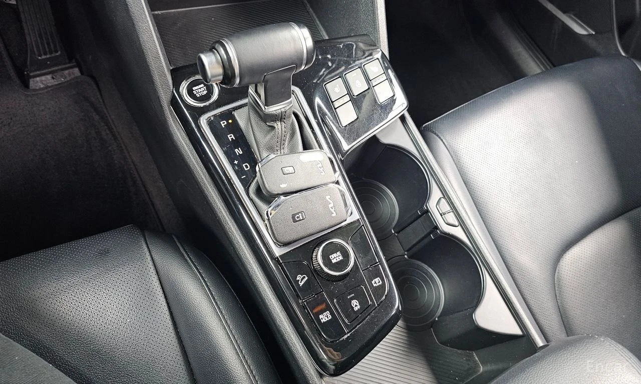 Kia Sportage ДИСТРОНИК* LANE* ASSIST* ПОДГРЕВ* КАМЕРА* , снимка 11 - Автомобили и джипове - 56126719