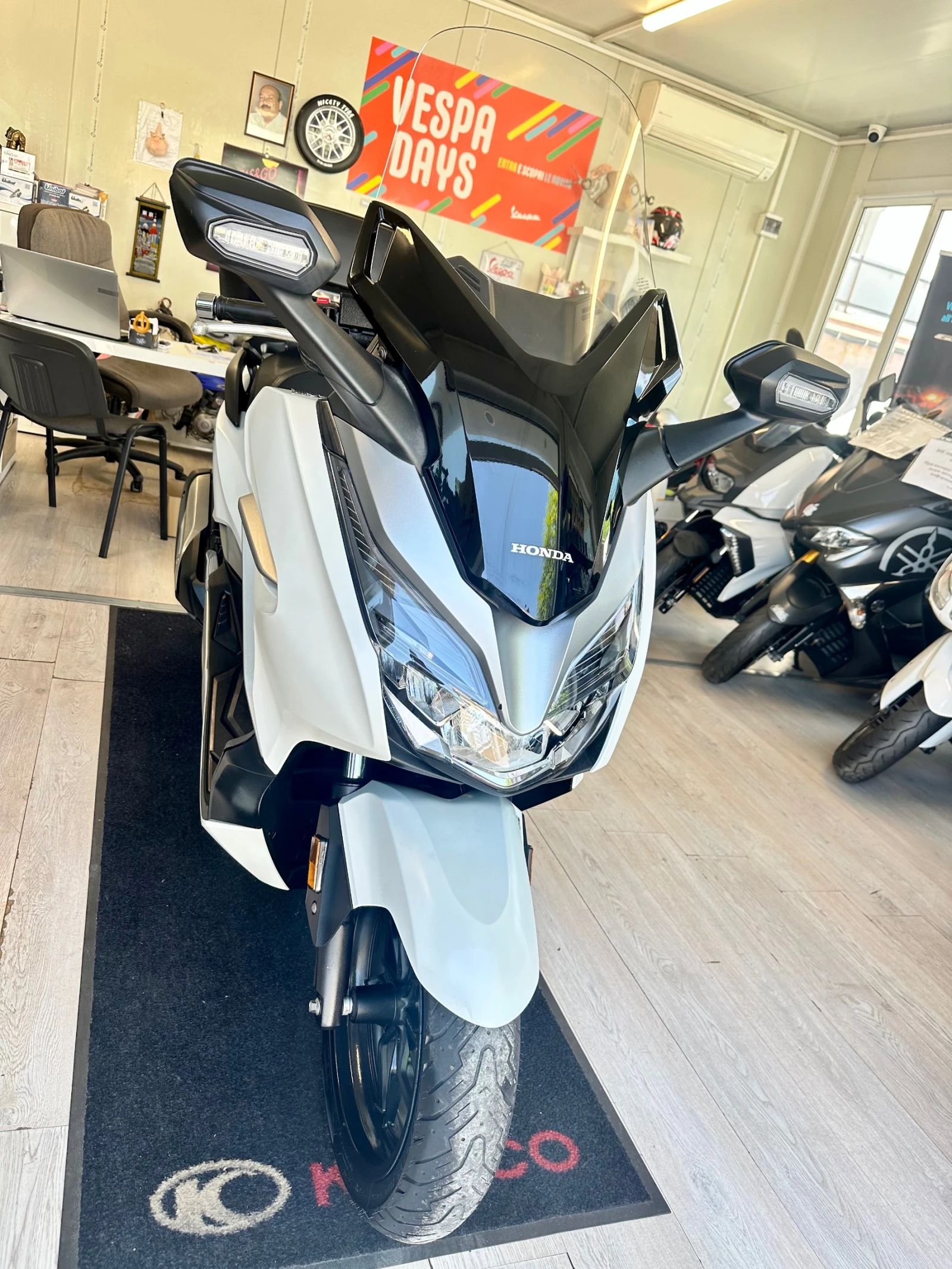 Honda Forza 300 Deluxe 