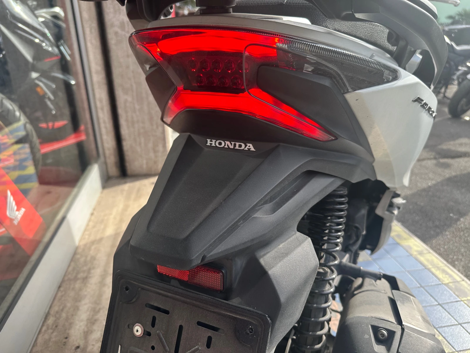 Honda Forza 300 Deluxe , снимка 5 - Мотоциклети и мототехника - 54078263