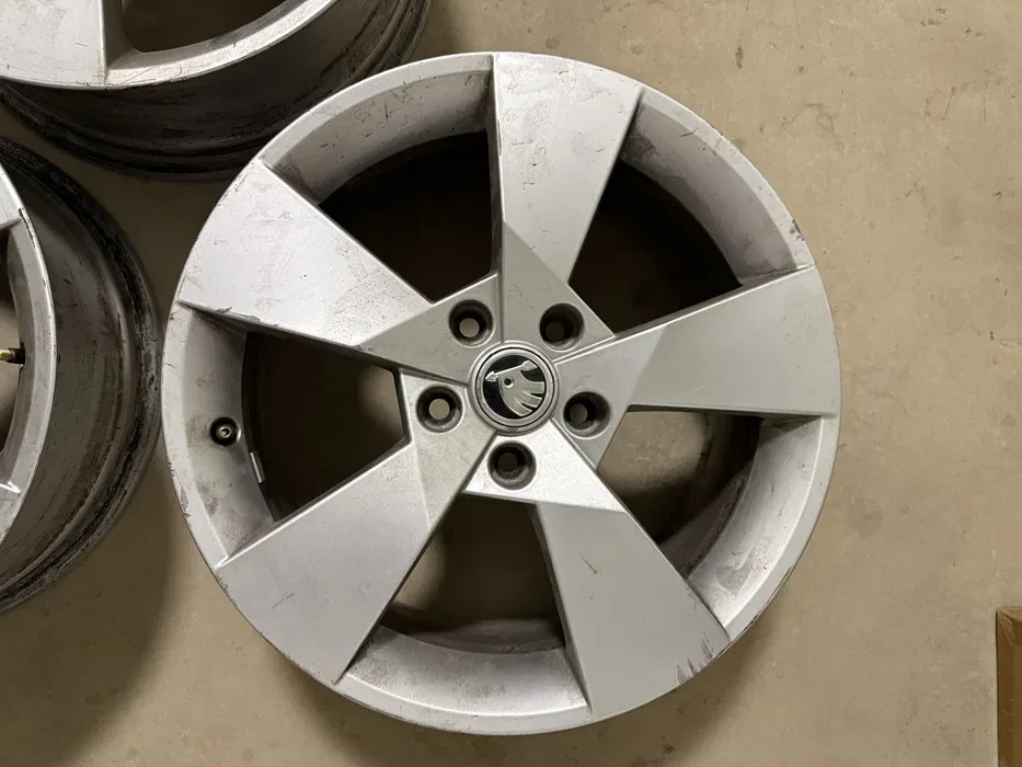 Оригинални Джанти за Шкода 17" 7Jx17H2 ET49 Skoda Octavia, снимка 3 - Части - 54176128