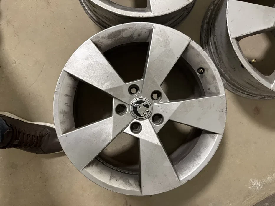 Оригинални Джанти за Шкода 17" 7Jx17H2 ET49 Skoda Octavia, снимка 2 - Части - 54176128