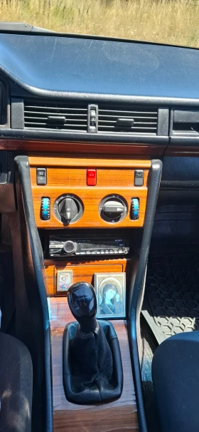 Mercedes-Benz 200, снимка 14