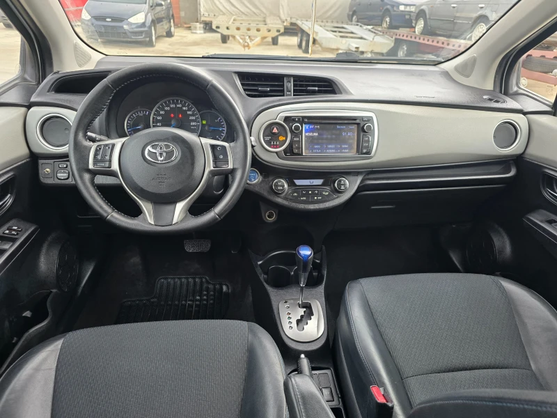 Toyota Yaris 1.5 HYBRID ПАНОРАМА, снимка 10 - Автомобили и джипове - 48530496