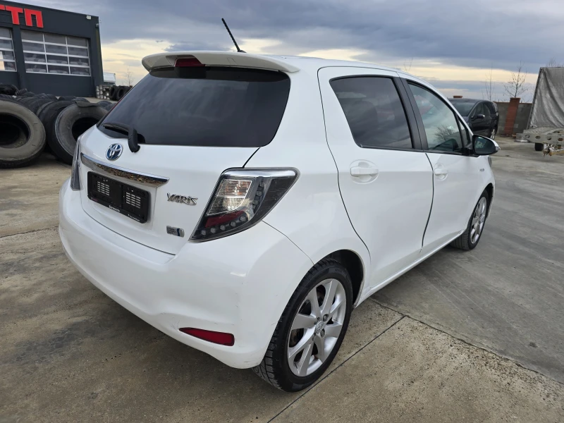 Toyota Yaris 1.5 HYBRID ПАНОРАМА, снимка 4 - Автомобили и джипове - 48530496