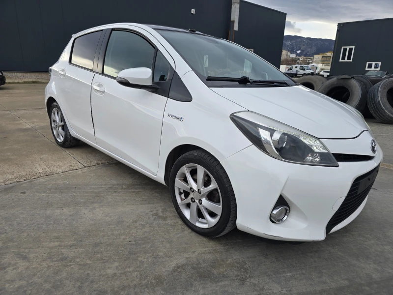 Toyota Yaris 1.5 HYBRID ПАНОРАМА, снимка 3 - Автомобили и джипове - 48530496