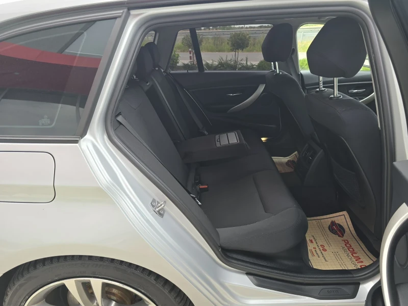 BMW 320 2.0D/AVTOMAT/XSENON/NAVI/KAMERA/DISTRONIK, снимка 11 - Автомобили и джипове - 52101014