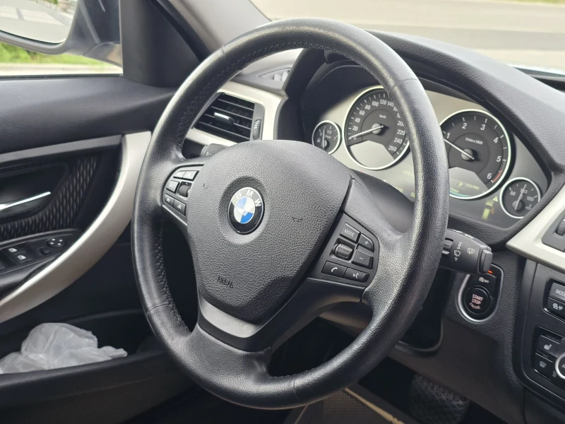 BMW 320 2.0D/AVTOMAT/XSENON/NAVI/KAMERA/DISTRONIK, снимка 14 - Автомобили и джипове - 52101014