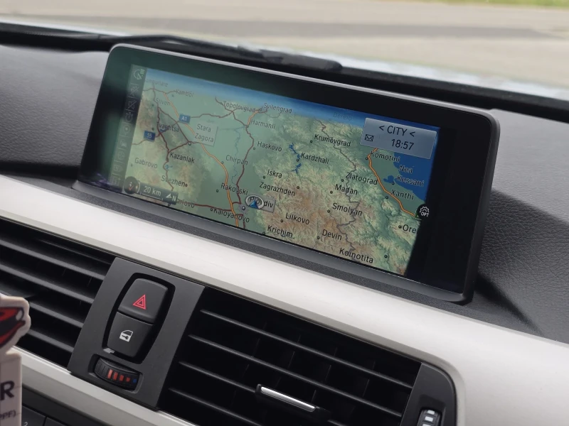 BMW 320 2.0D/AVTOMAT/XSENON/NAVI/KAMERA/DISTRONIK, снимка 15 - Автомобили и джипове - 52101014