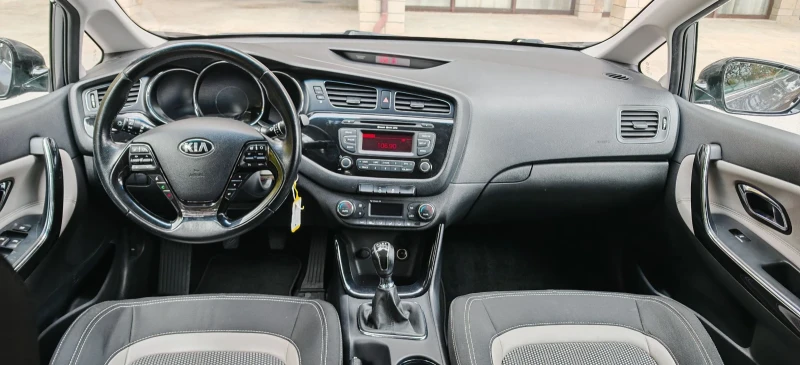 Kia Ceed 1.6 GRDI, снимка 7 - Автомобили и джипове - 52382737