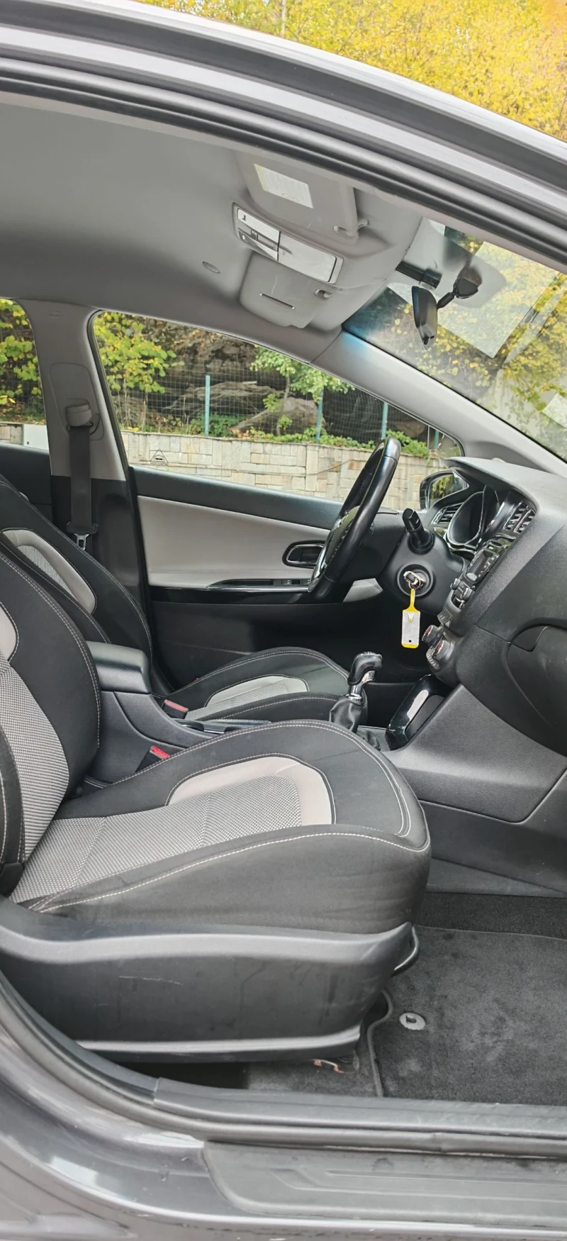 Kia Ceed 1.6 GRDI, снимка 6 - Автомобили и джипове - 52382737