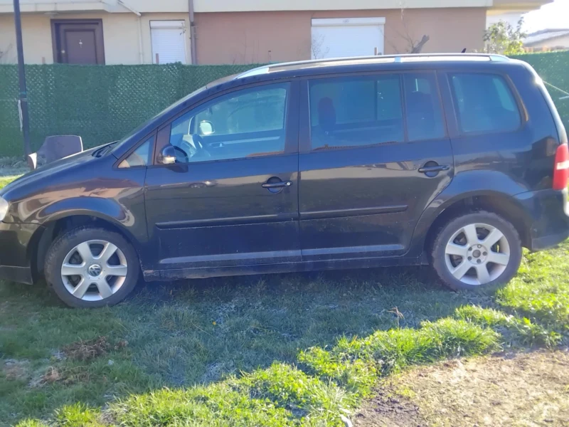 VW Touran, снимка 3 - Автомобили и джипове - 52865470