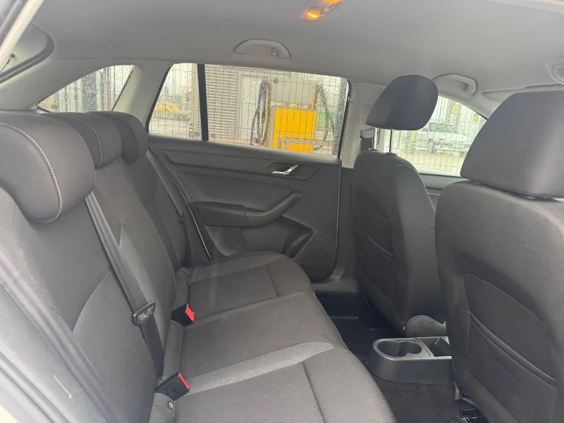 Skoda Rapid 1.6 TDI 90kc, снимка 10 - Автомобили и джипове - 53267456