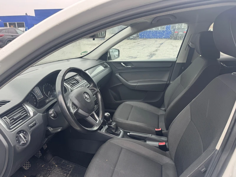 Skoda Rapid 1.6 TDI 90kc, снимка 8 - Автомобили и джипове - 53267456