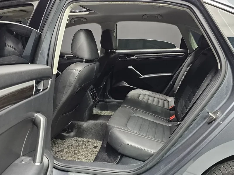 VW Passat 2.0 TSI - САМО 30% АВАНС, снимка 13 - Автомобили и джипове - 56267700
