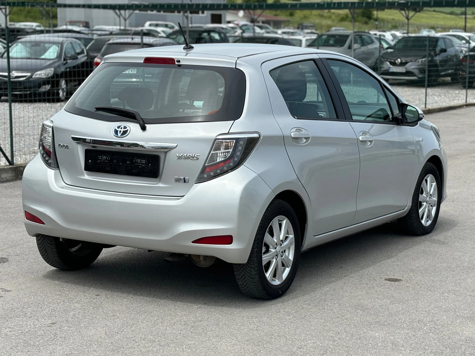 Toyota Yaris 1.5 i Hybrid - изображение 4