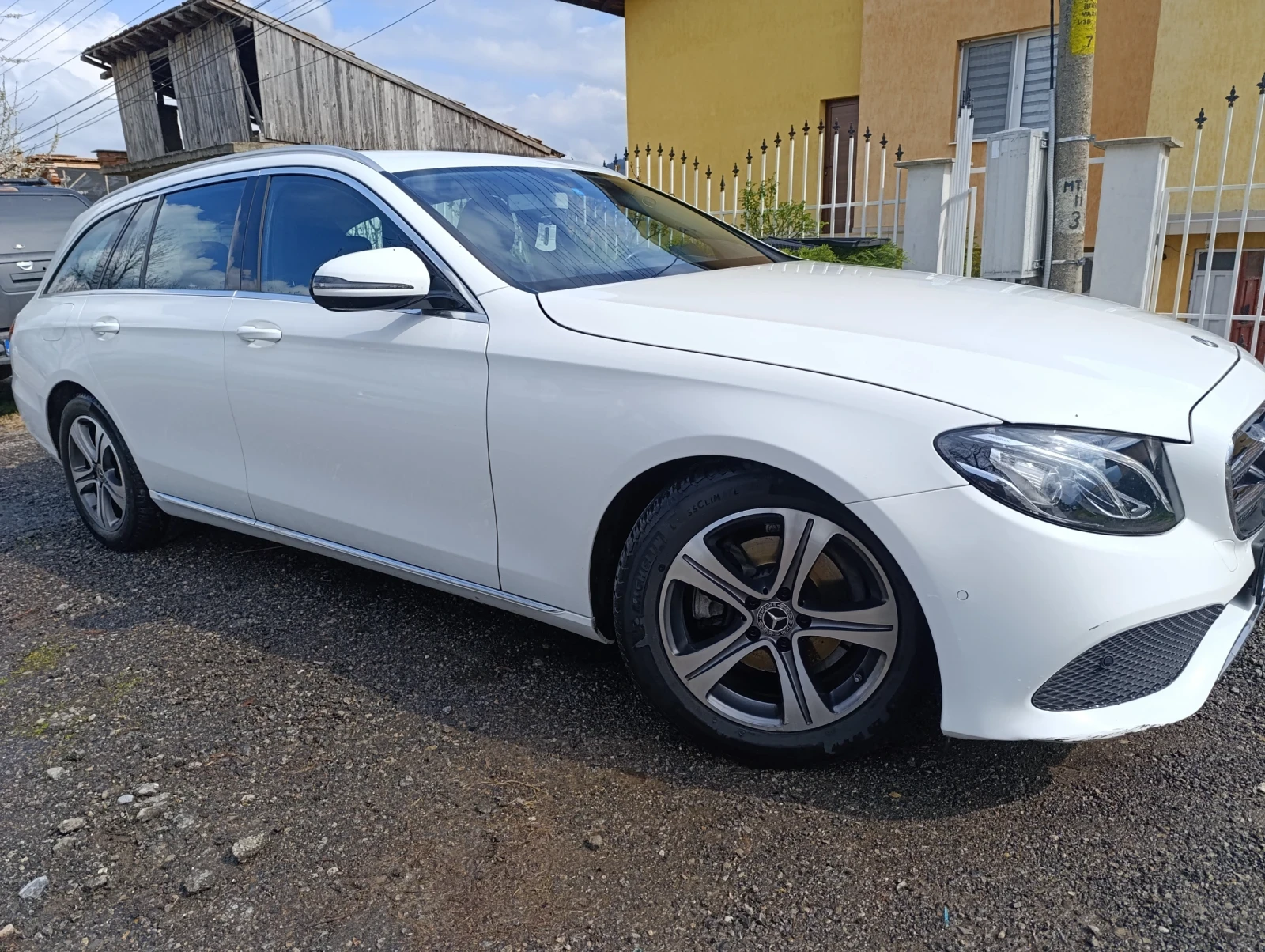 Mercedes-Benz E 200  - изображение 3