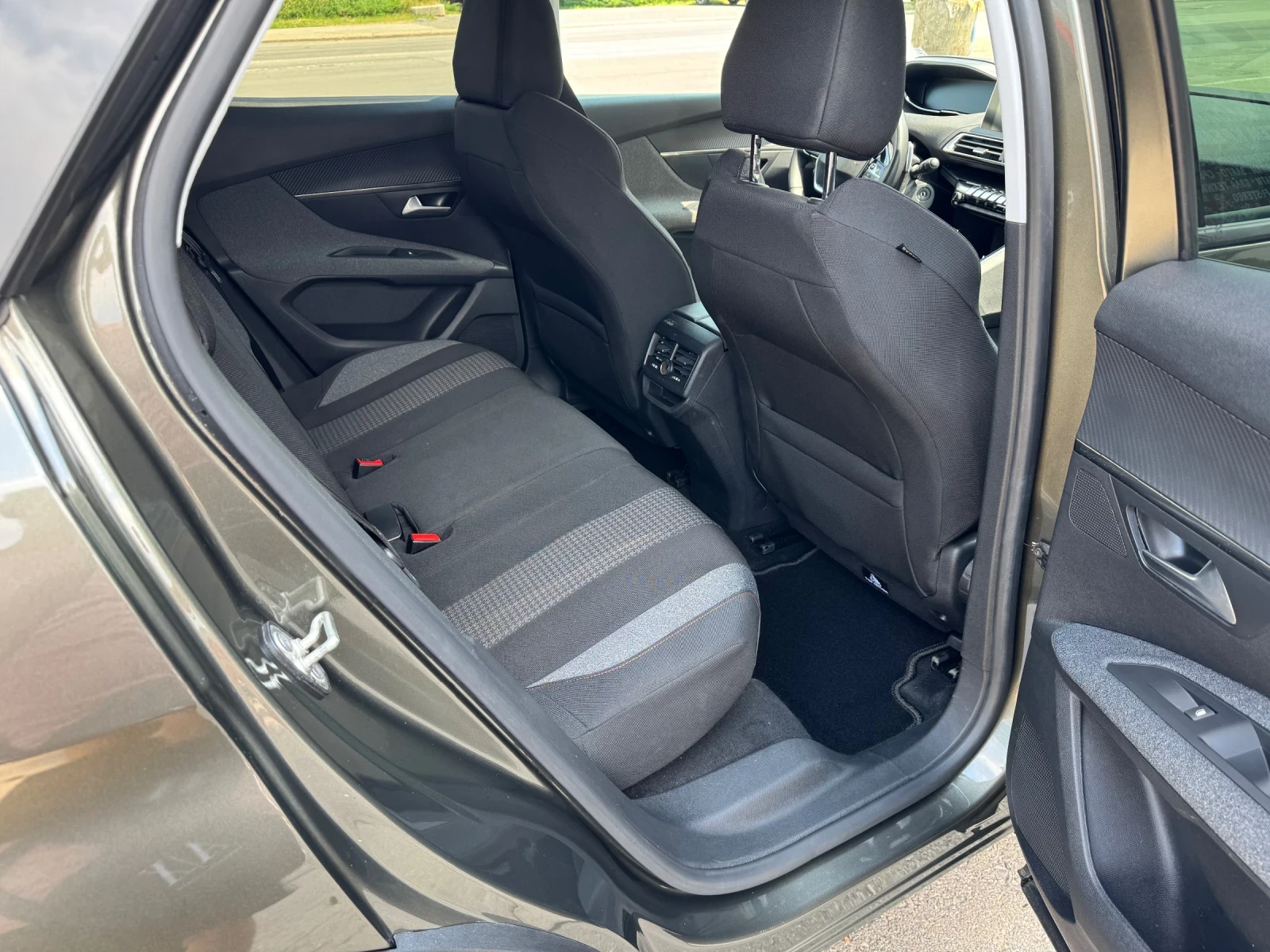 Peugeot 3008 1.5 HDI BLUE AUTO - изображение 6