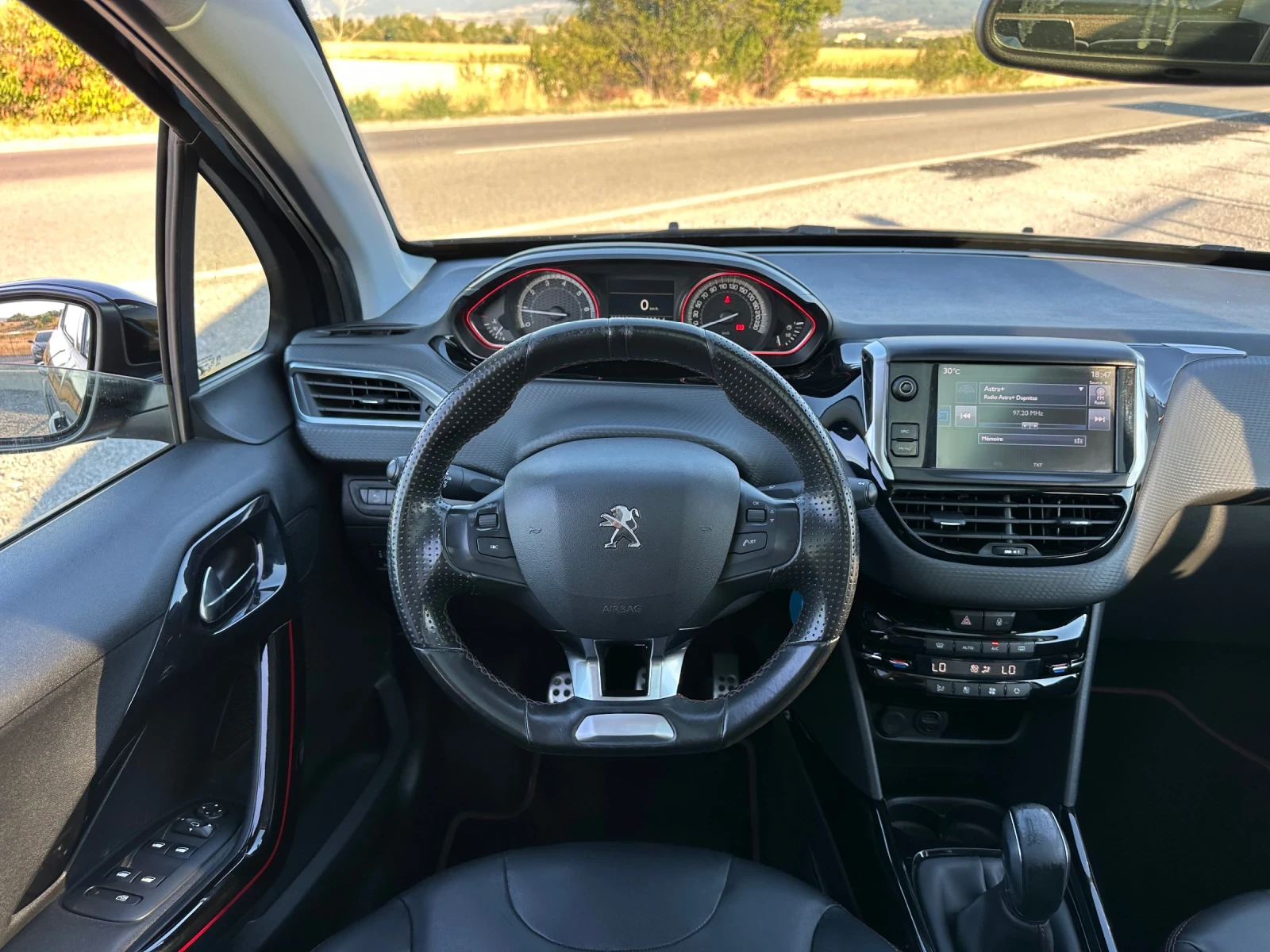 Peugeot 2008 1.2i 110hp GT LINE PANORAMA APPLE CARPLAY EURO6 | Mobile.bg — изображение 13