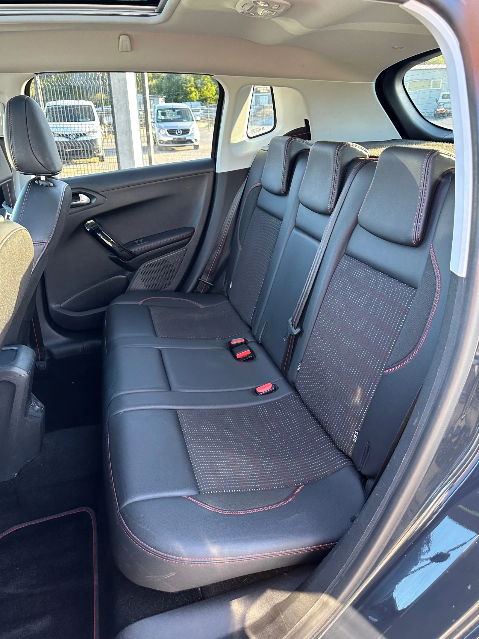 Peugeot 2008 1.2i 110hp GT LINE PANORAMA APPLE CARPLAY EURO6 | Mobile.bg — изображение 16
