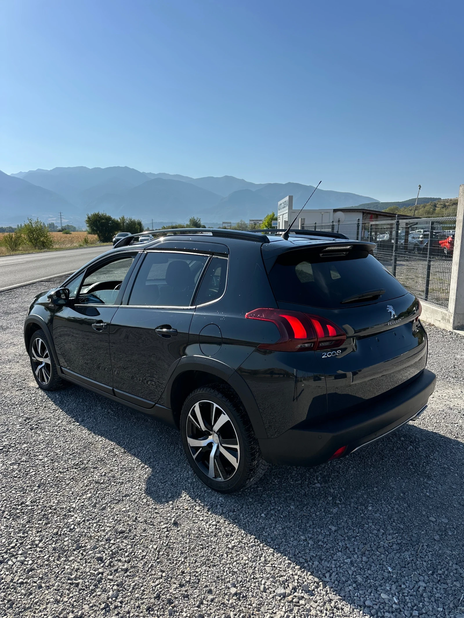 Peugeot 2008 1.2i 110hp GT LINE PANORAMA APPLE CARPLAY EURO6 - изображение 8