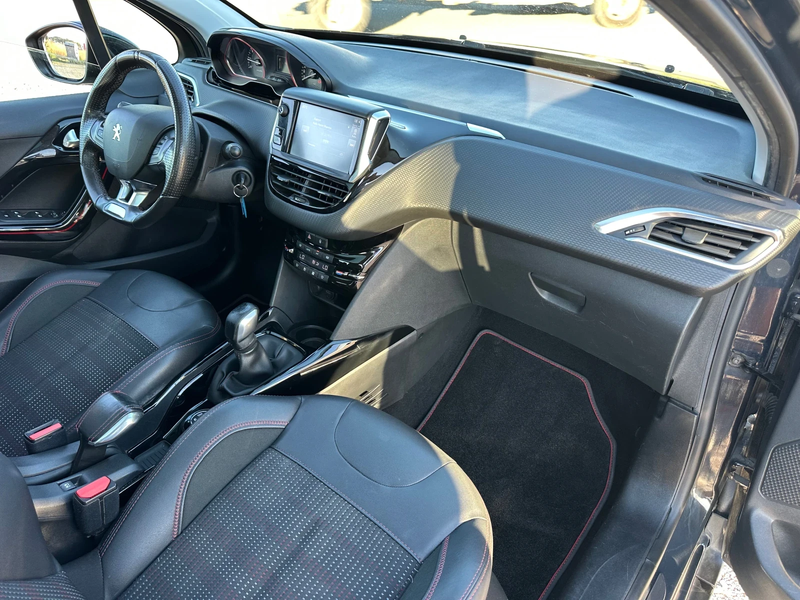 Peugeot 2008 1.2i 110hp GT LINE PANORAMA APPLE CARPLAY EURO6 | Mobile.bg — изображение 15