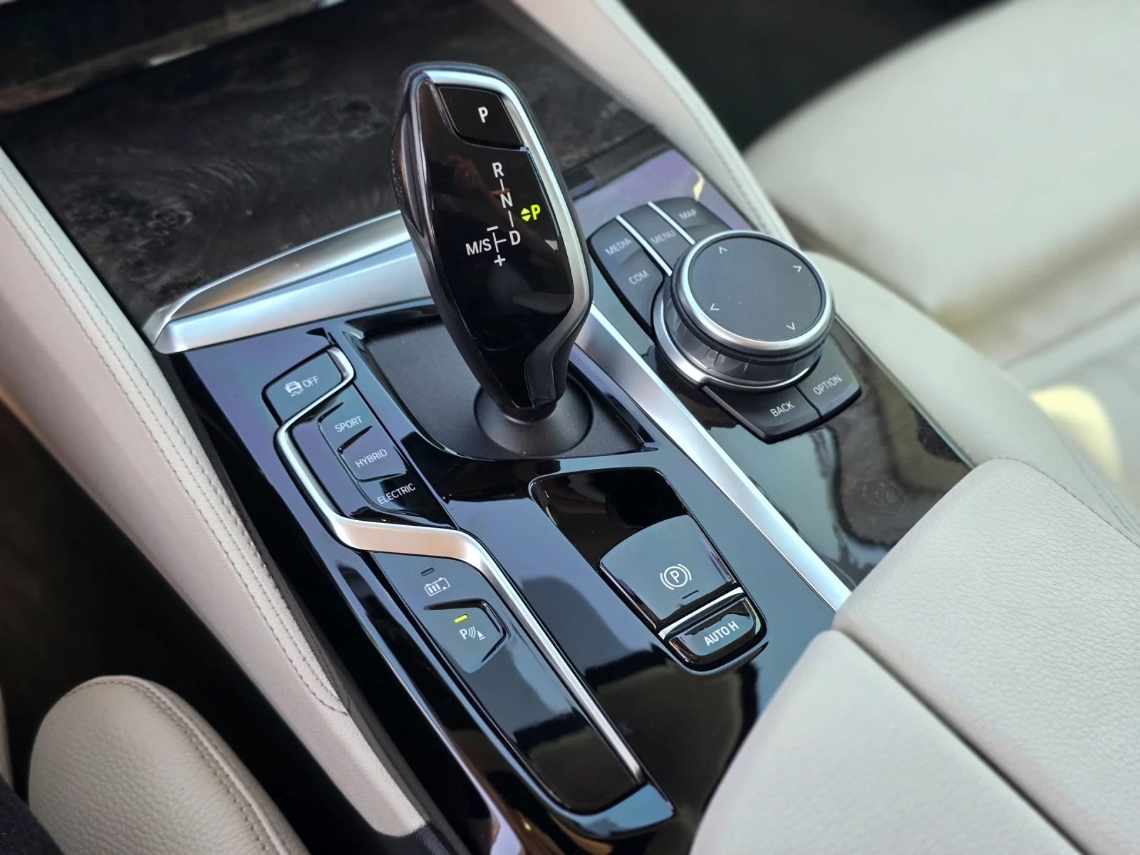 BMW 545 E xDrive * Luxury line * plug in hybrid  | Mobile.bg   12