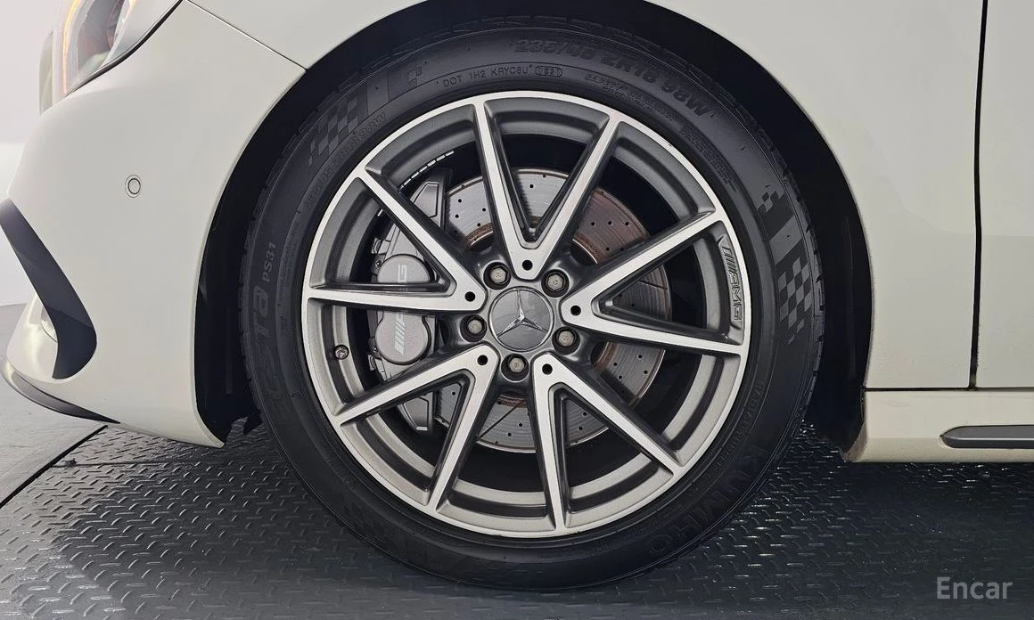 Mercedes-Benz A45 AMG  - изображение 5