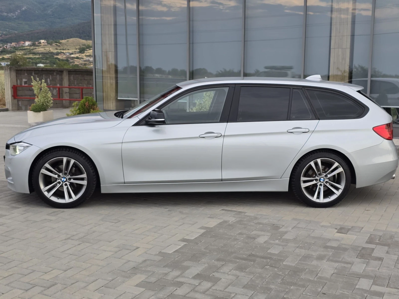 BMW 320 2.0D/AVTOMAT/XSENON/NAVI/KAMERA/DISTRONIK - изображение 6