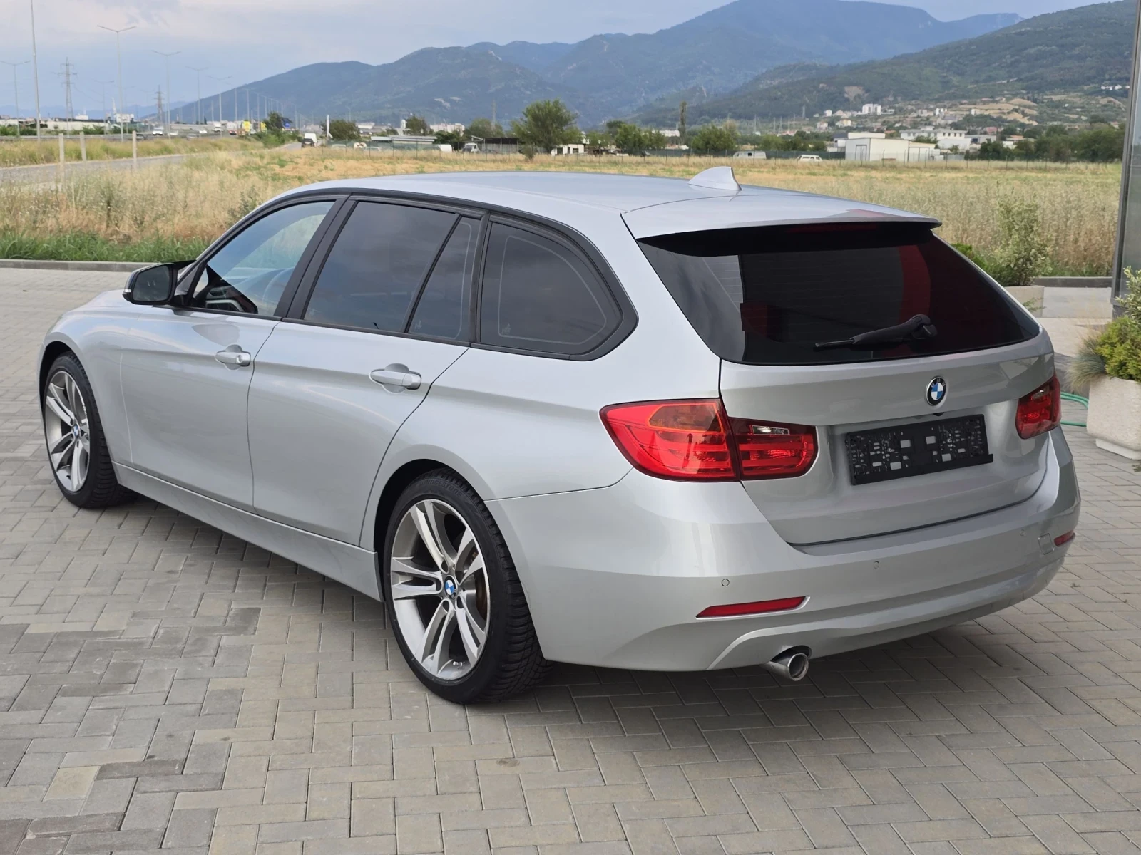 BMW 320 2.0D/AVTOMAT/XSENON/NAVI/KAMERA/DISTRONIK - изображение 5