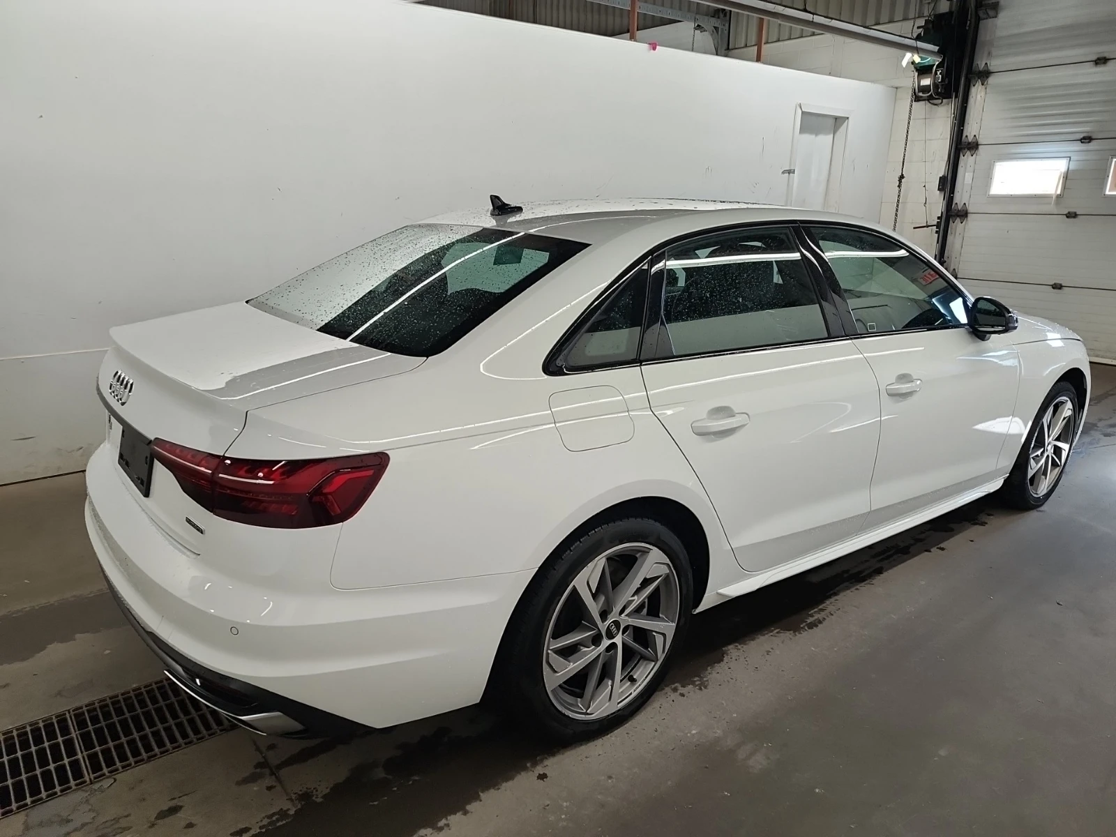 Audi A4 * CARFAX *    | Mobile.bg   4