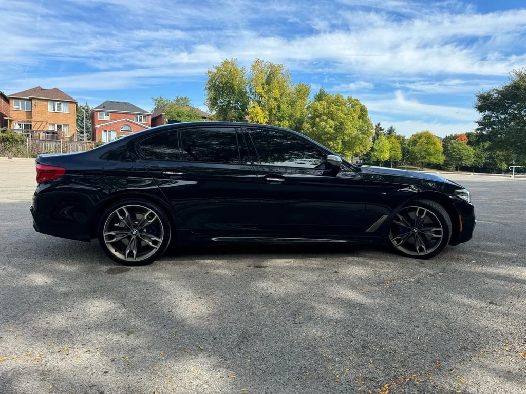 BMW 550 M550i xDrive  CARFAX - изображение 3