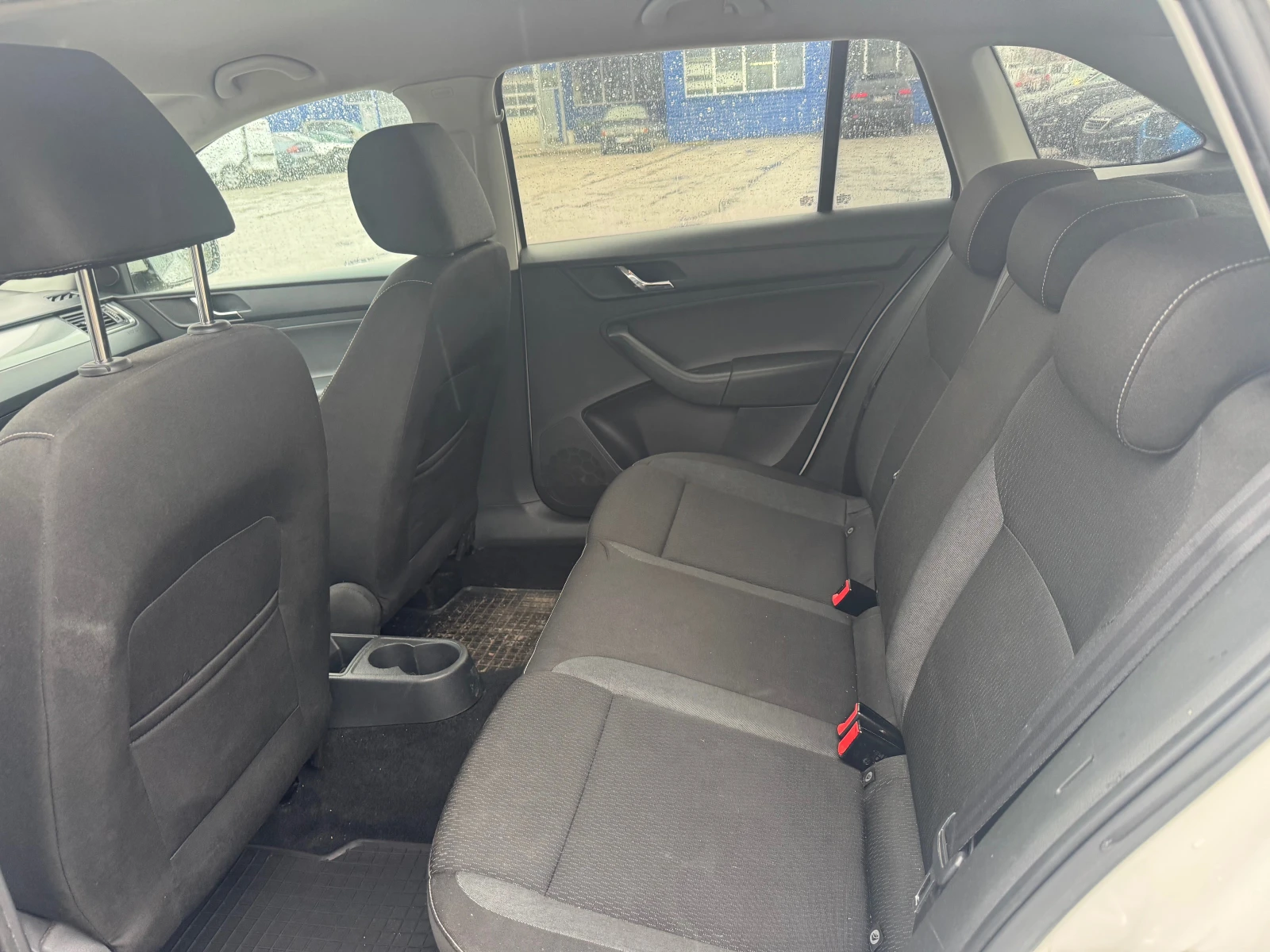 Skoda Rapid 1.6 TDI 90kc | Mobile.bg � ����������� 11