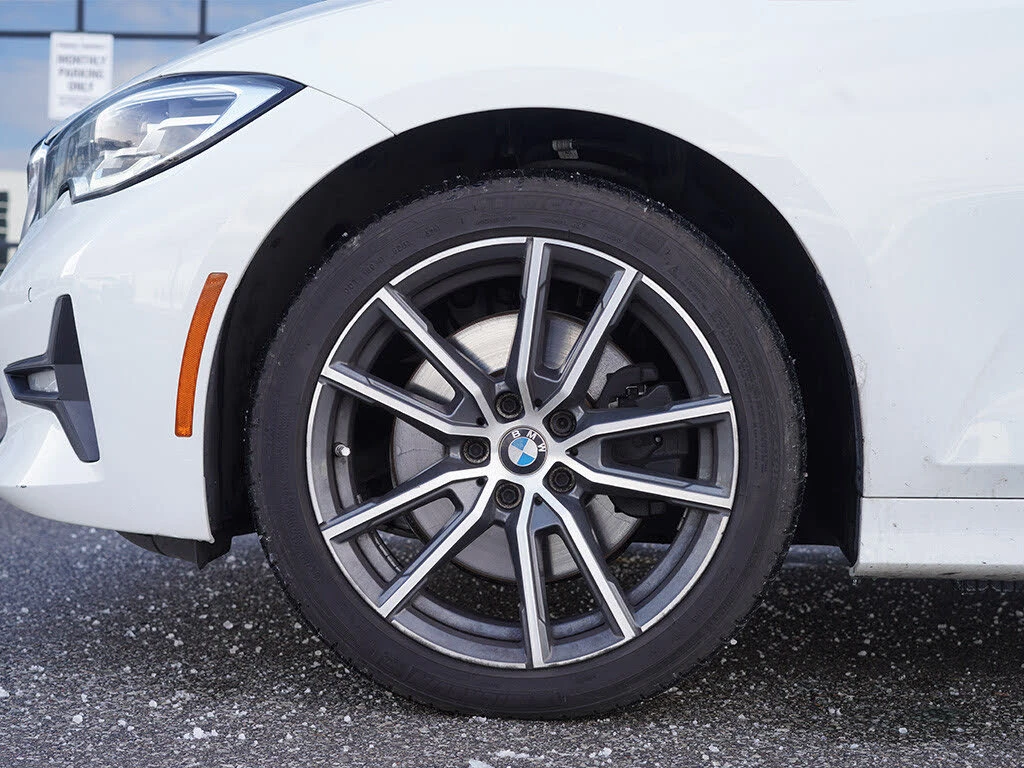 BMW 330 i xDrive AWD, снимка 2 - Автомобили и джипове - 54260551