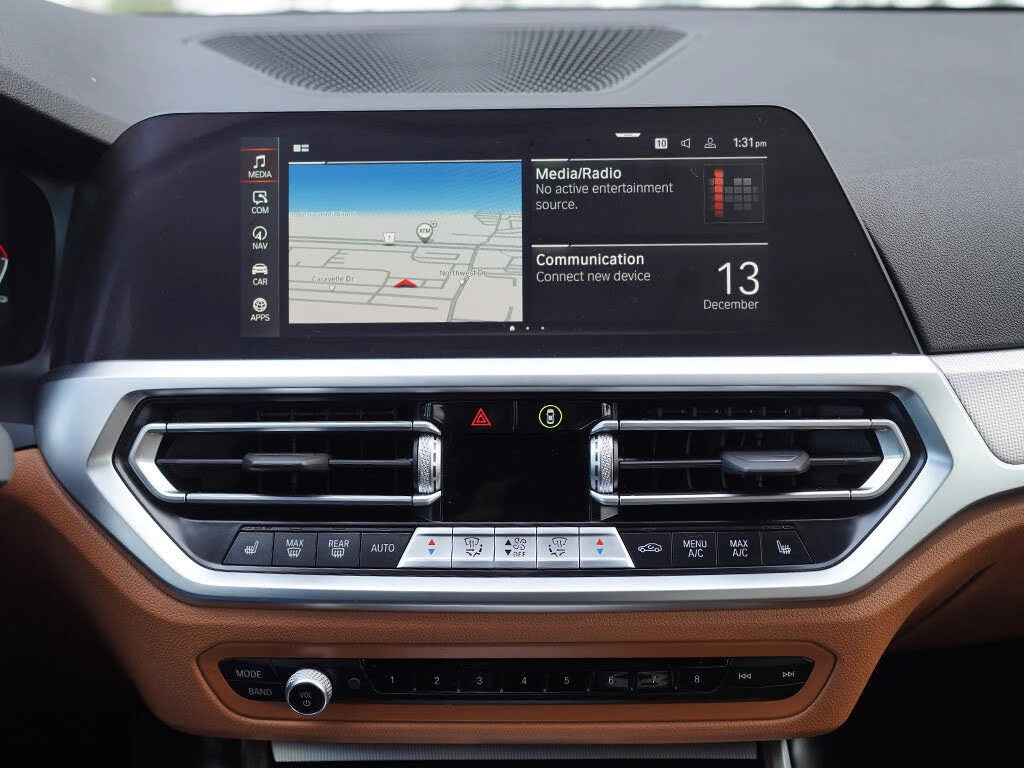 BMW 330 i xDrive AWD, снимка 12 - Автомобили и джипове - 54260551