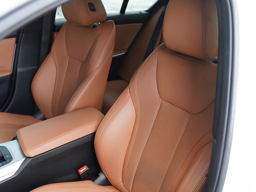 BMW 330 i xDrive AWD, снимка 9 - Автомобили и джипове - 54260551