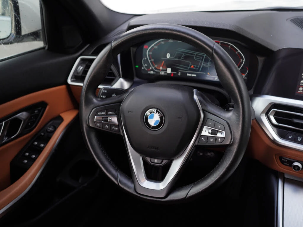 BMW 330 i xDrive AWD, снимка 7 - Автомобили и джипове - 54260551