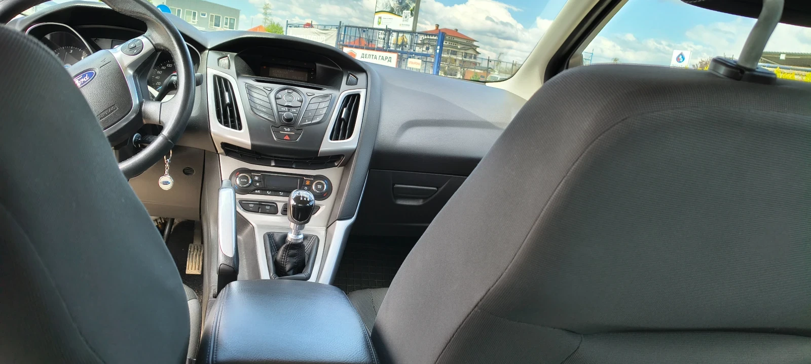 Ford Focus Седан 1.6 / 115, снимка 6 - Автомобили и джипове - 54623606
