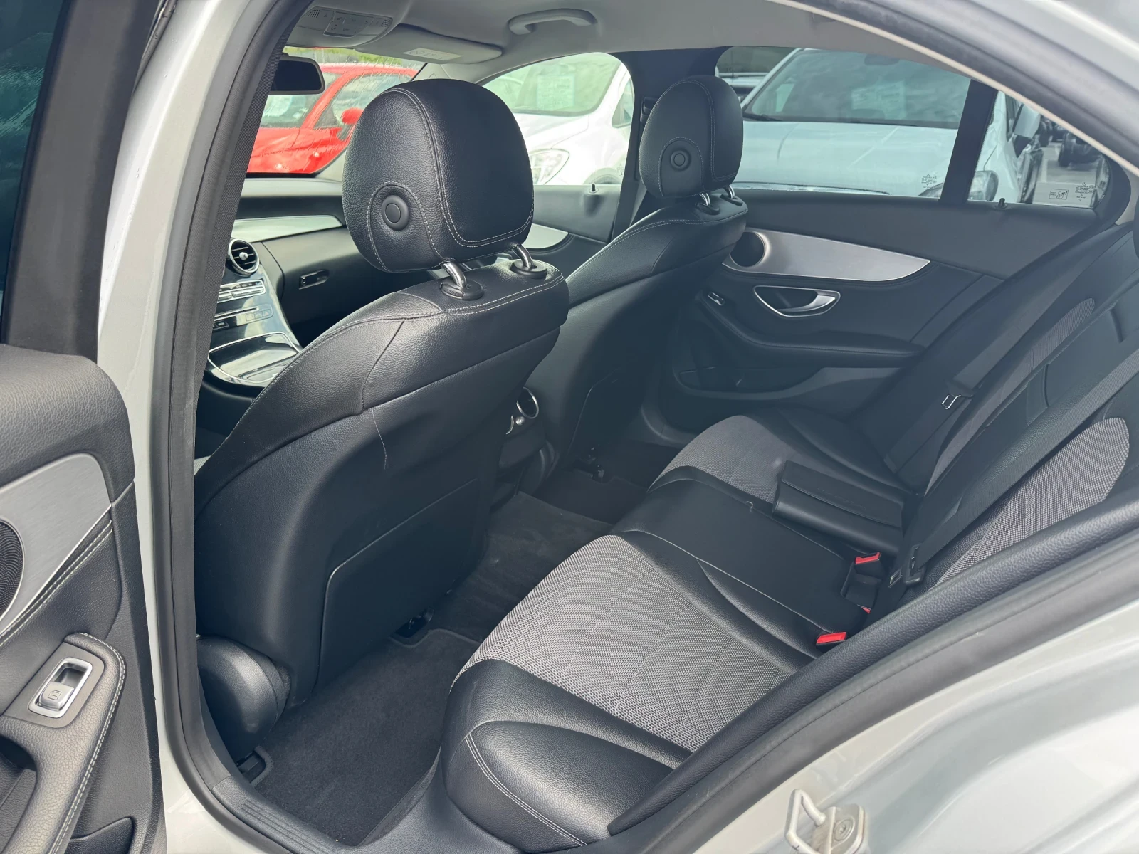 Mercedes-Benz C 250 4Matic/LED/Navi, снимка 10 - Автомобили и джипове - 54658700