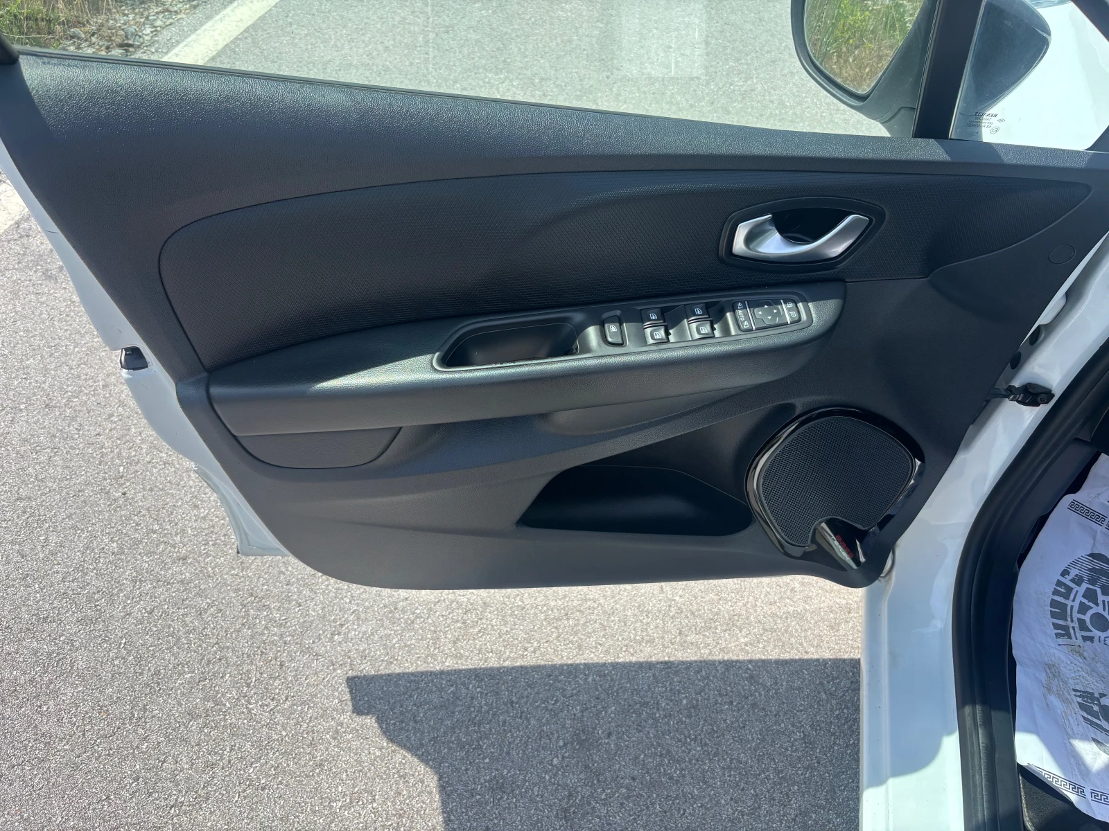 Renault Clio 3+ 1 / N1, снимка 9 - Автомобили и джипове - 54767528