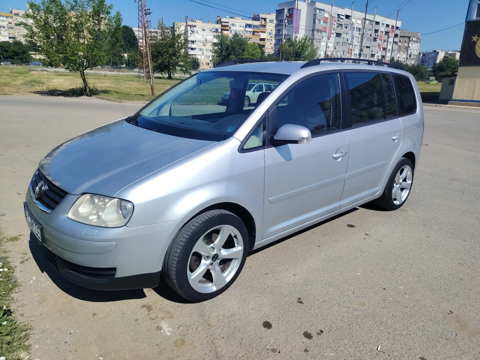 VW Touran 2.0 ТДИ, снимка 3 - Автомобили и джипове - 55268727