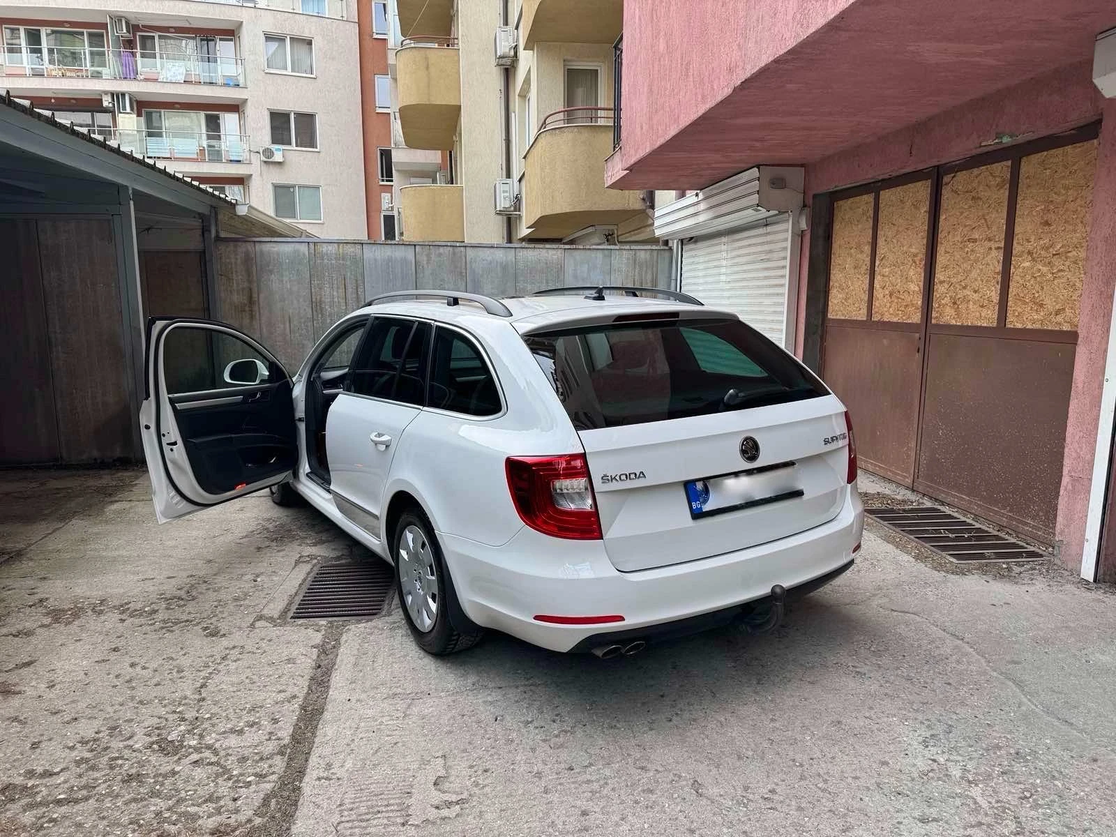 Skoda Superb, снимка 8 - Автомобили и джипове - 55380315