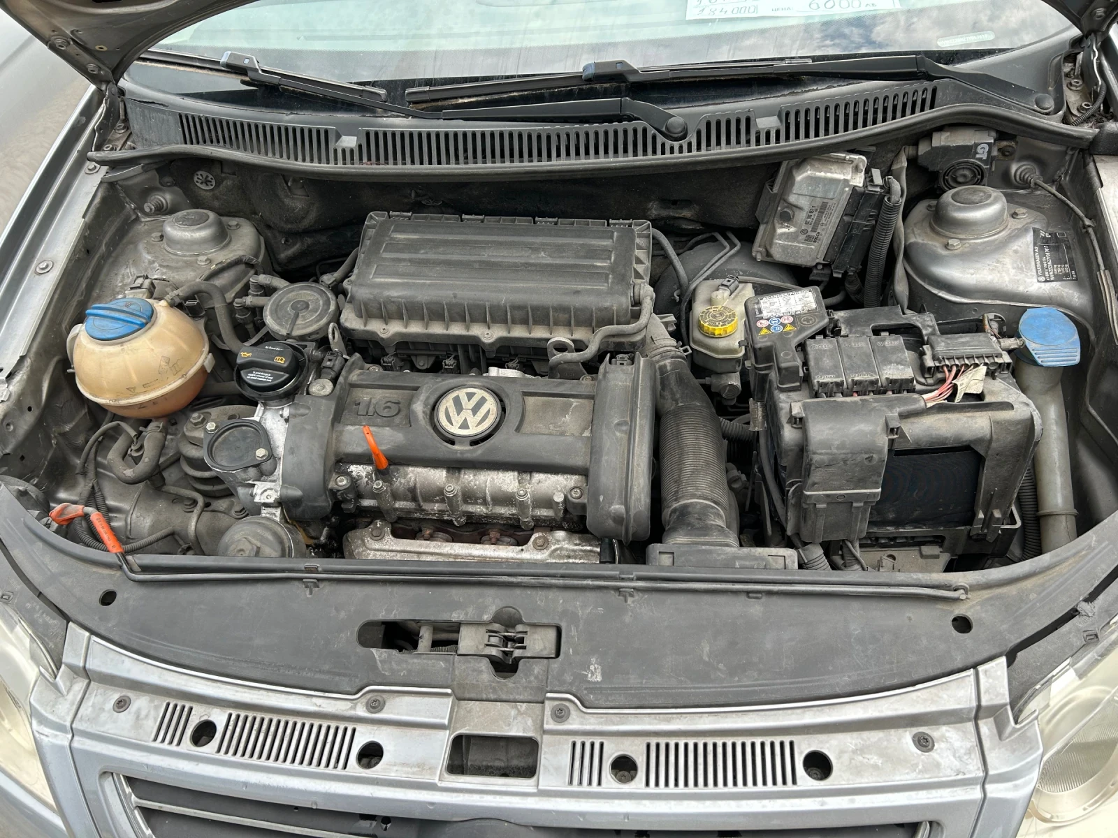 VW Polo 1.6 * КЛИМАТИК* 105к.с., снимка 11 - Автомобили и джипове - 55993776