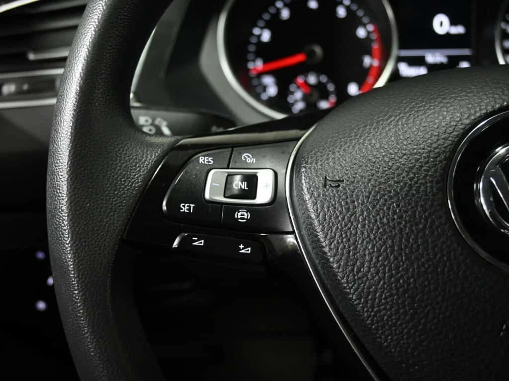 VW Tiguan * Trendline* No Accident* Heated Seats* Apple Carp, снимка 14 - Автомобили и джипове - 54026511