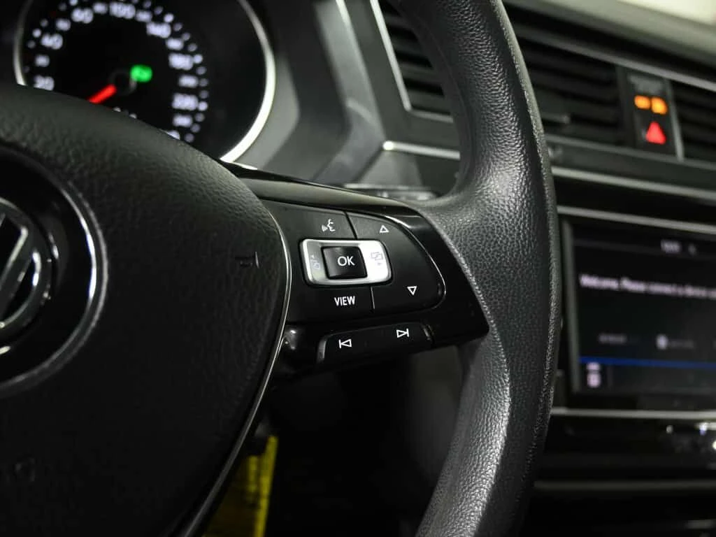 VW Tiguan * Trendline* No Accident* Heated Seats* Apple Carp, снимка 15 - Автомобили и джипове - 54026511