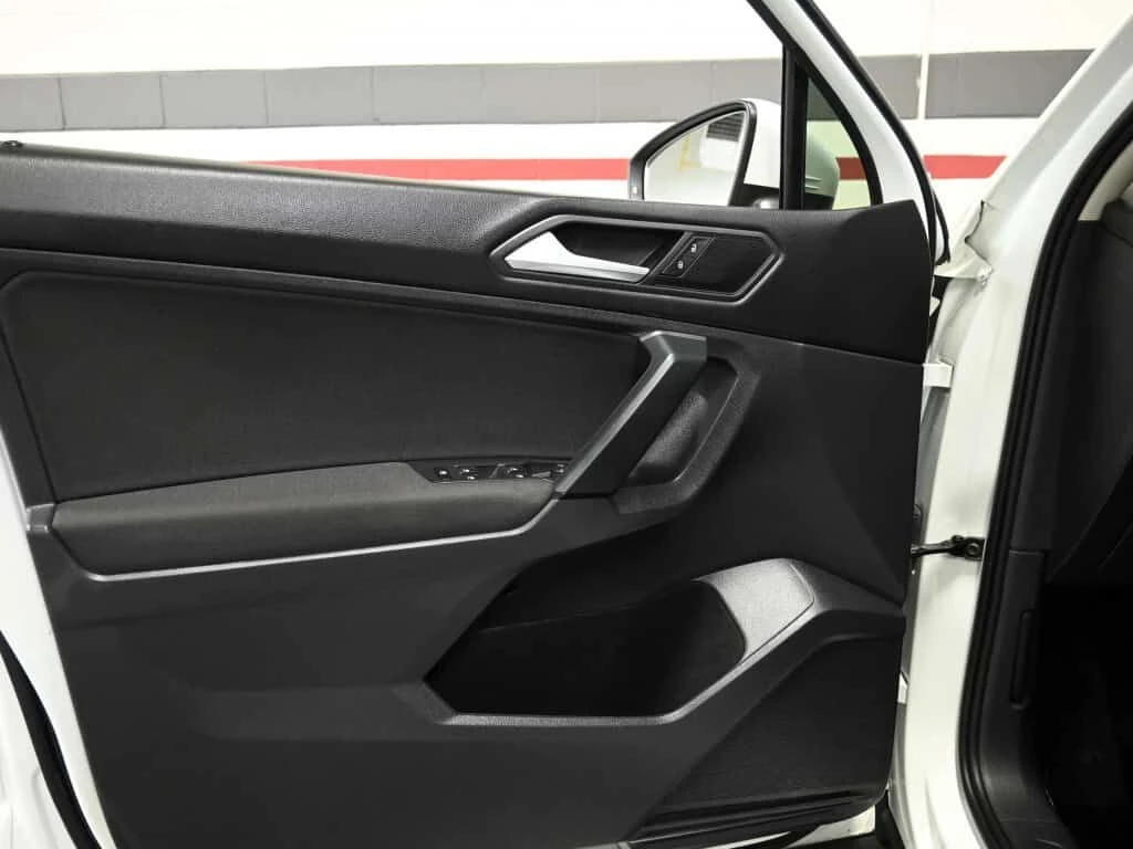 VW Tiguan * Trendline* No Accident* Heated Seats* Apple Carp, снимка 11 - Автомобили и джипове - 54026511