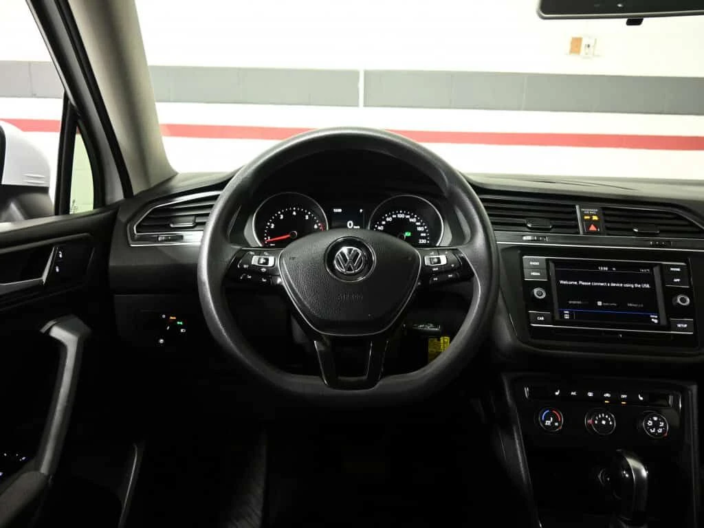 VW Tiguan * Trendline* No Accident* Heated Seats* Apple Carp, снимка 12 - Автомобили и джипове - 54026511