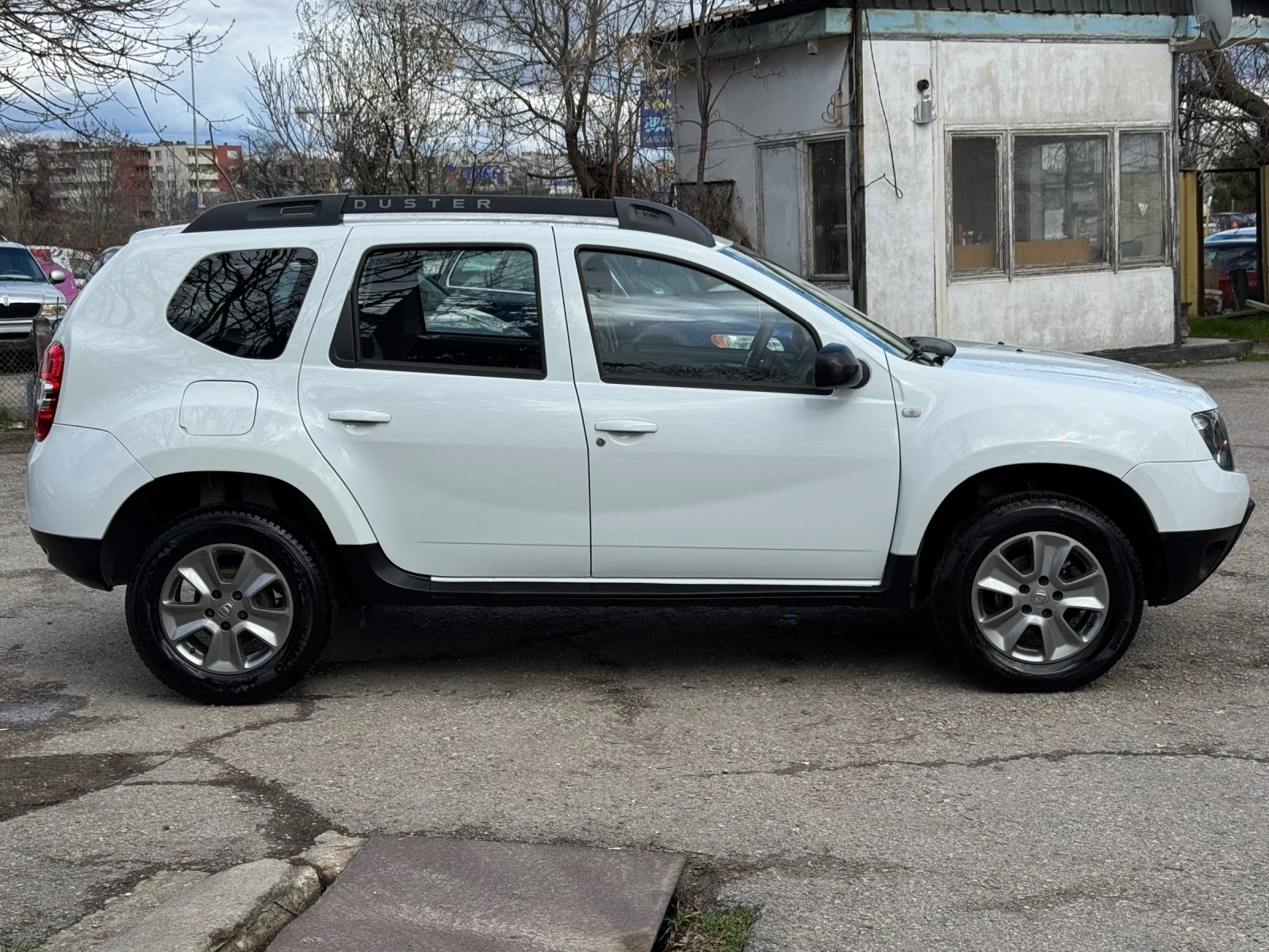 Dacia Duster Топ състояние!!!, снимка 7 - Автомобили и джипове - 54098194